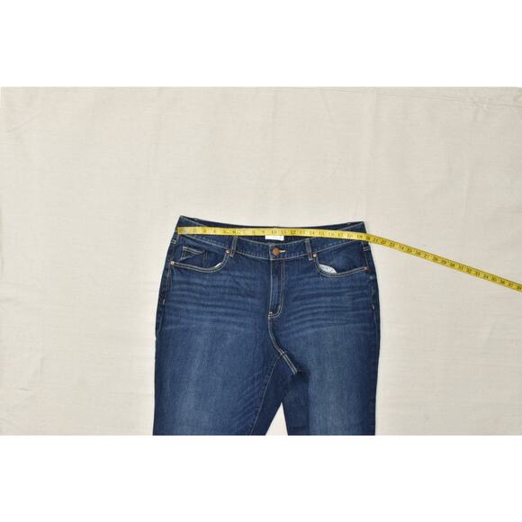 Lane Bryant Plus Size 18 Blue Denim Cropped Jeans Cotton Blend Zip - Picture 4 of 8
